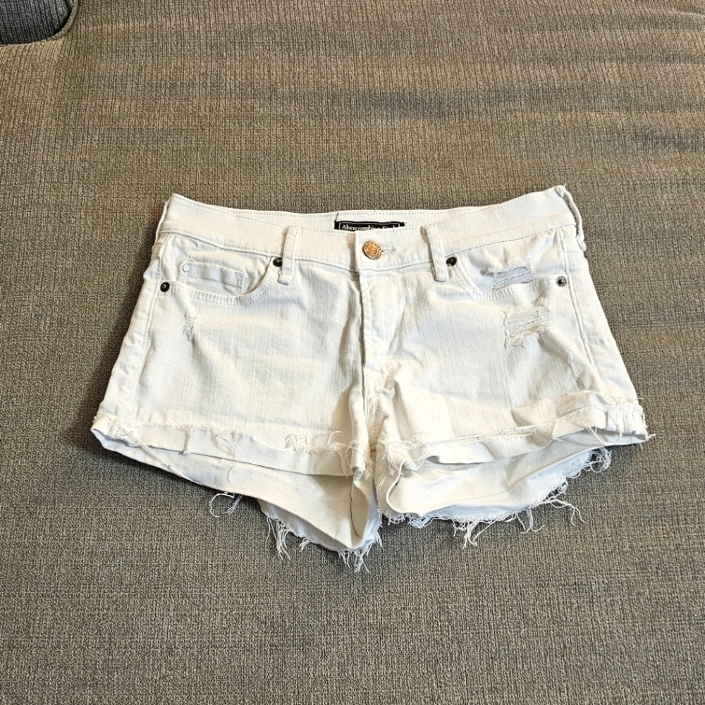 Abercrombie & Fitch White Denim Distressed Raw Hem Boho Shorts Size 24